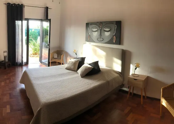 Quinta Amendoeiras Bed & Breakfast 4*